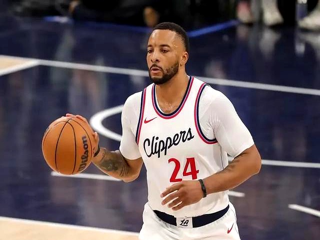 包含爵士强势快船，米尔萨普送出助攻的词条