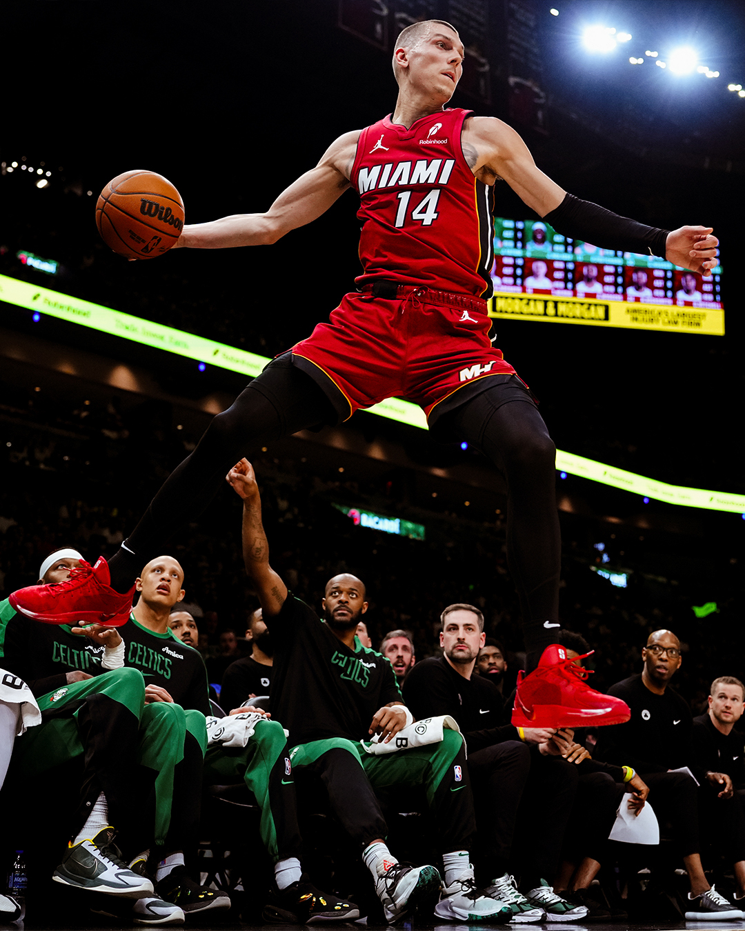 关于热火B队强势勇士B队，浓眉三分雨点燃全场的信息