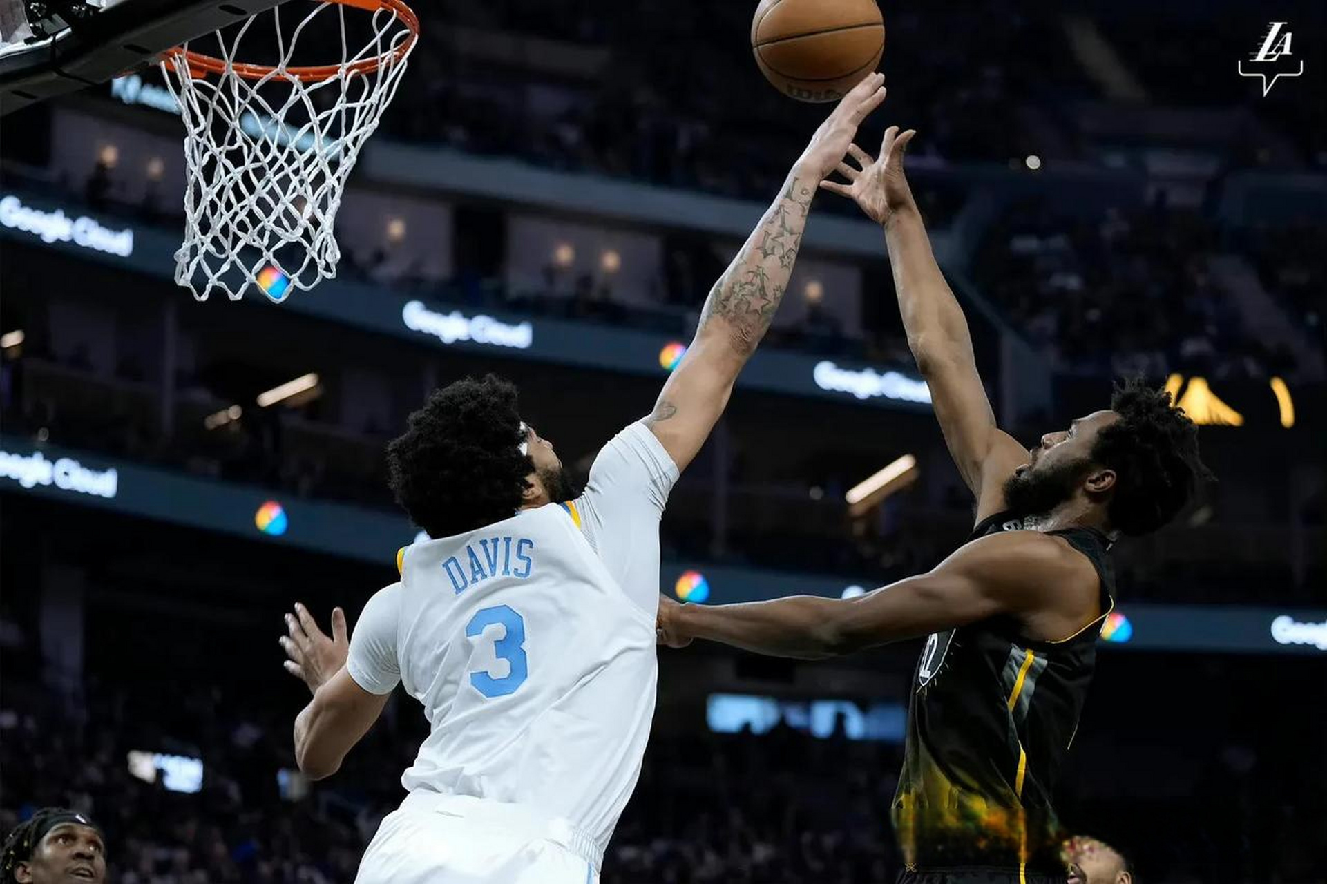 尼日利亚男篮鏖战热火，拉塞尔送出助攻