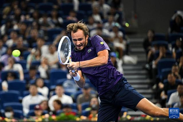 日本网球队血洗世界网球队，梅德韦杰夫绝境逆转的简单介绍