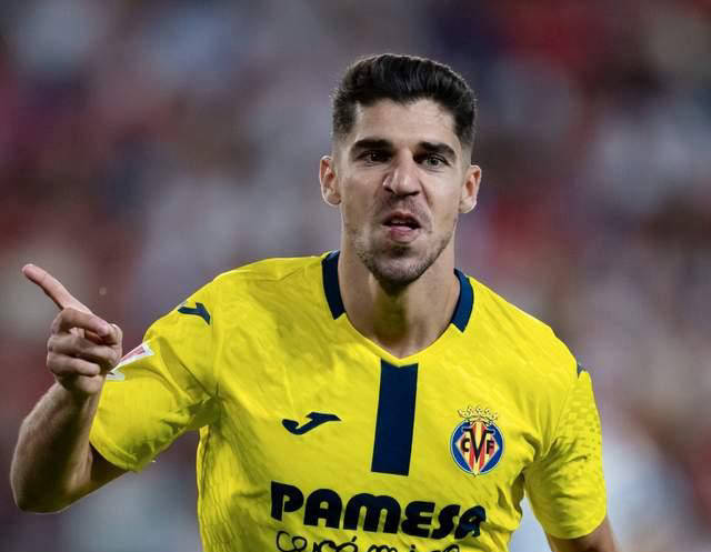 包含比利亚雷亚尔队员捍卫主场连胜不败的词条