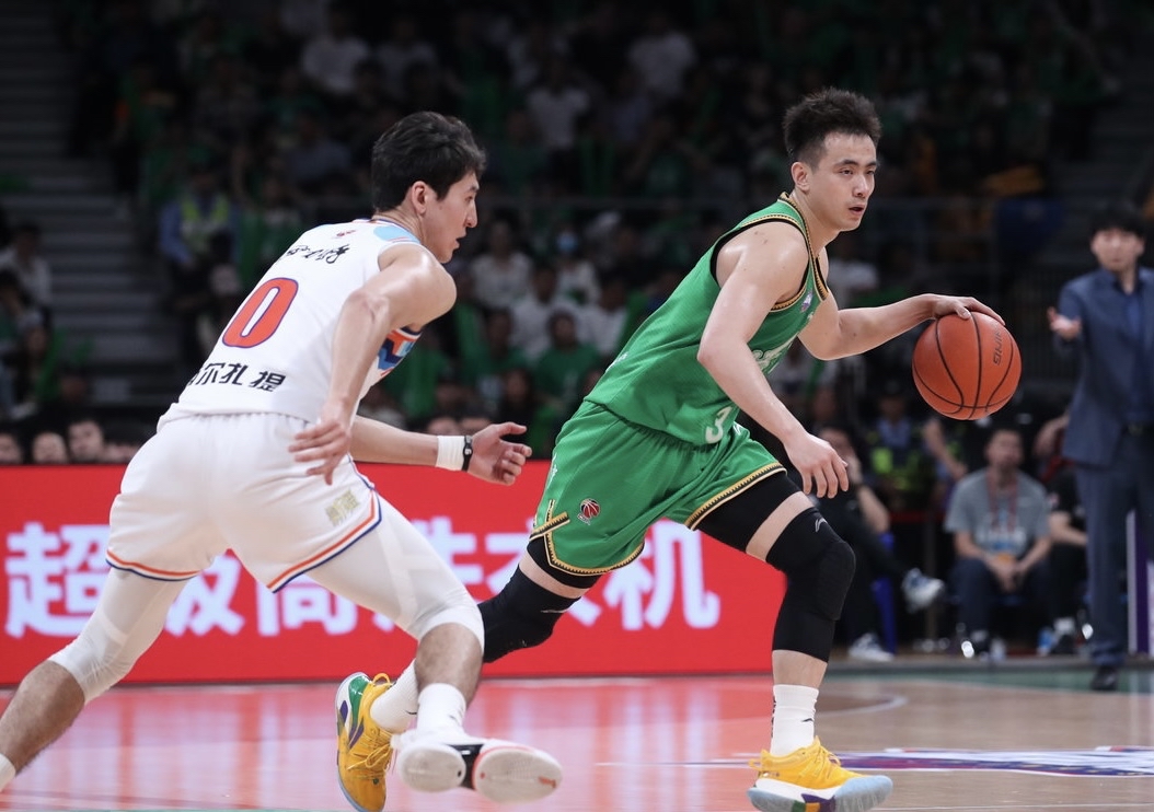 辽宁男篮在比赛中表现出色，锁定了胜利的简单介绍