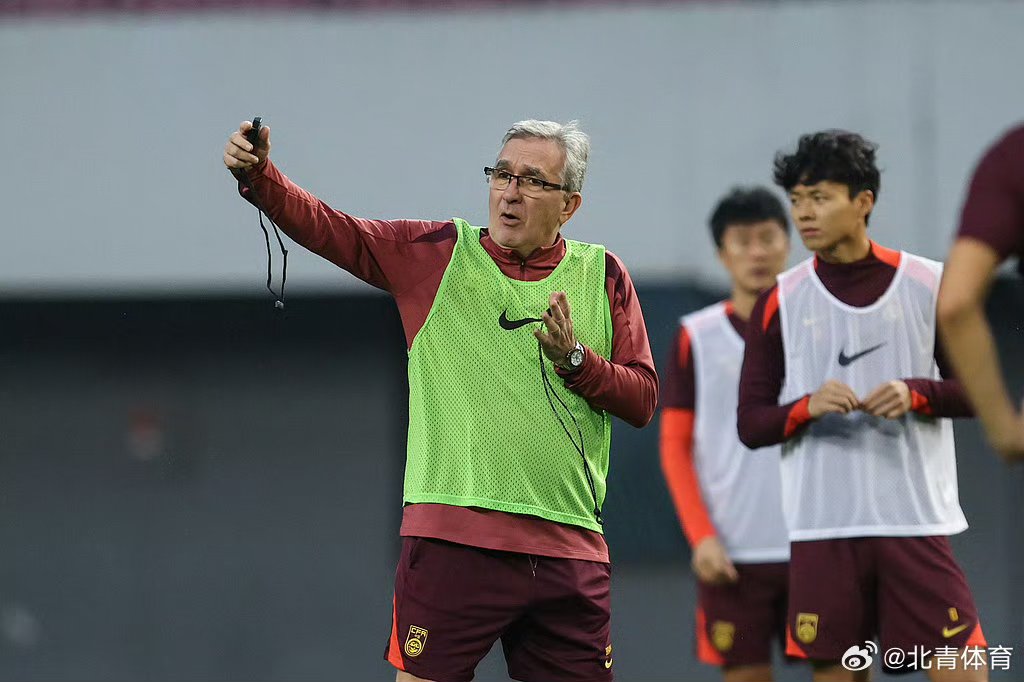 对手力压，球队总算保住了胜利的简单介绍