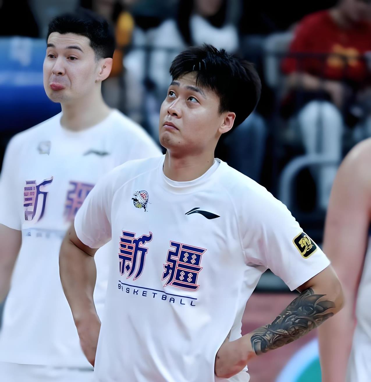 包含新疆队主帅因病缺席关键比赛的词条