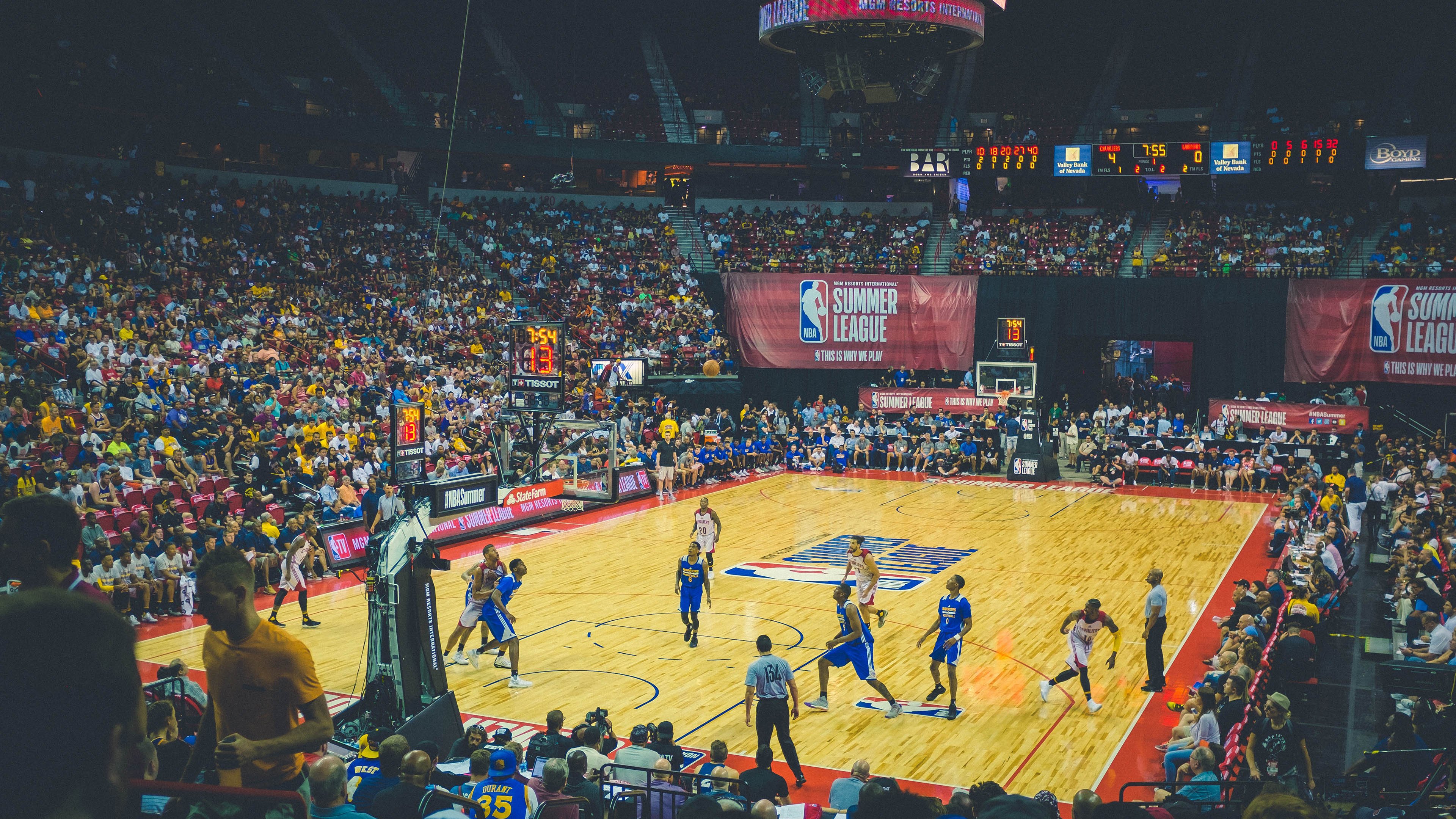 舞台越大，他越亮—当布克遇见森林狼与掘金的硝烟战场