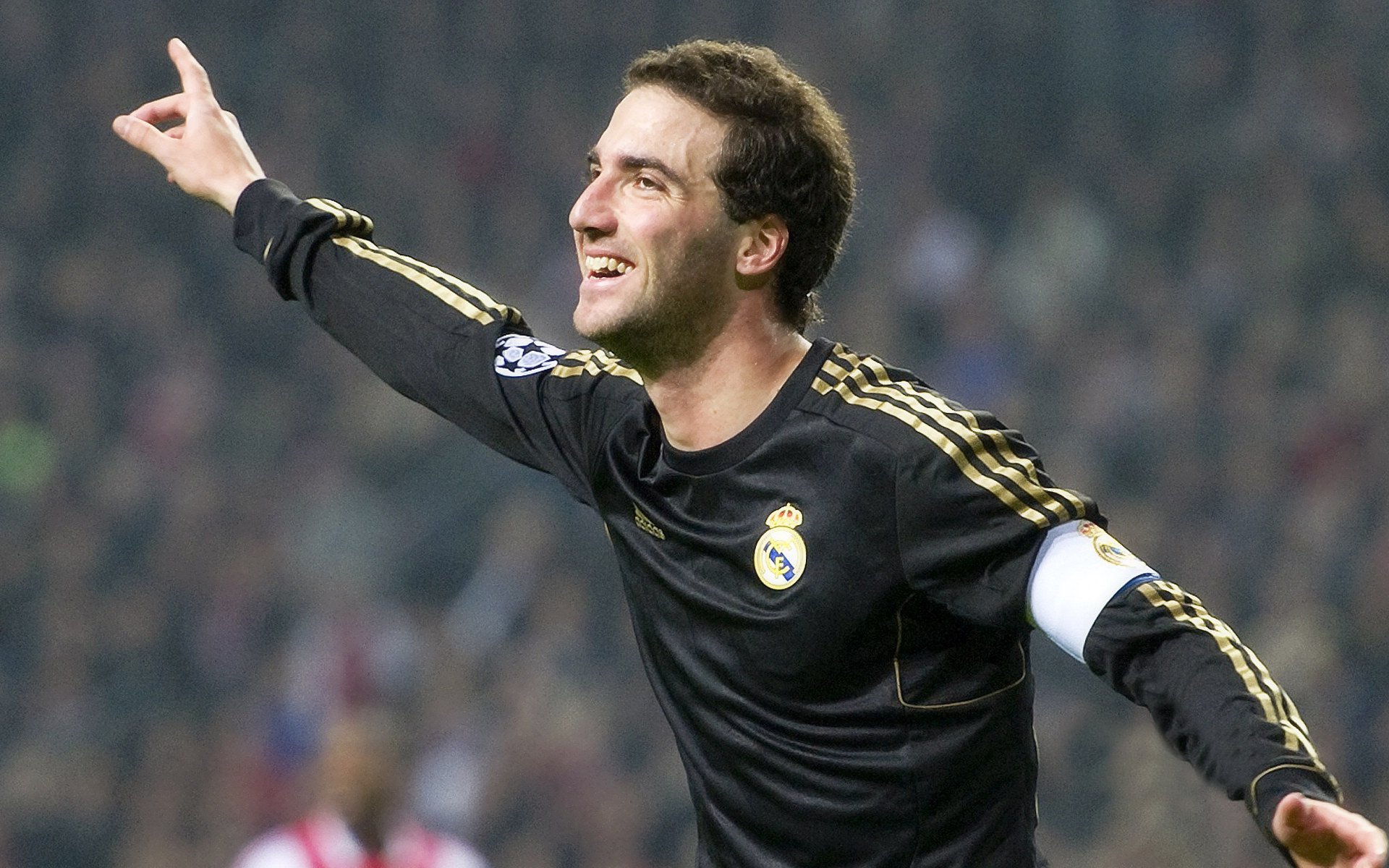 法比尼奥状态火热，AC米兰险胜摩洛哥，红黑军团展现唯一性